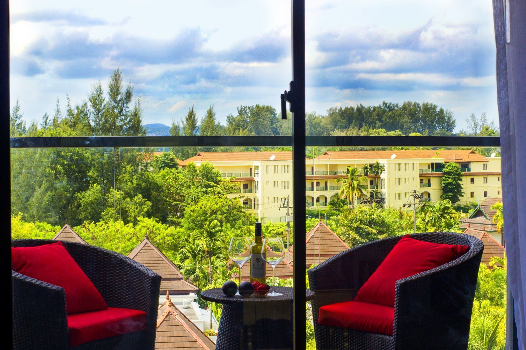 The Aristo By Holy Cow 201 Apartment Phuket Bagian luar foto